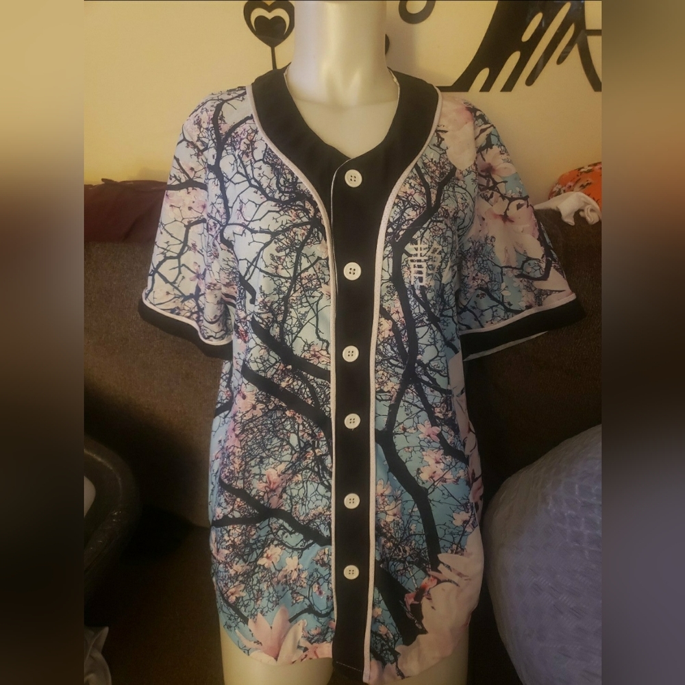 Womans button down blouse. Size 55